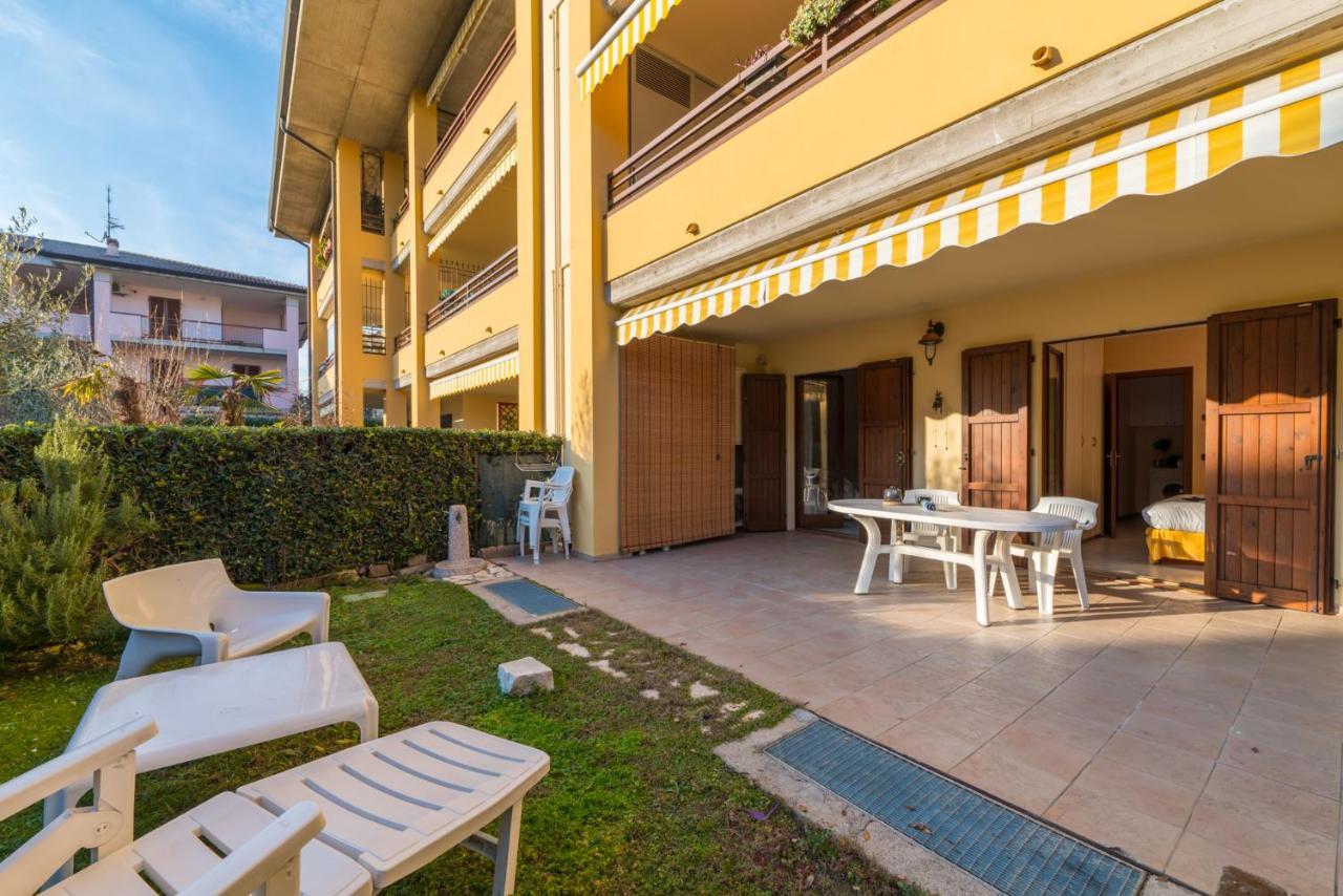 Gardappartamenti Tito Speri Pool And Garden Sirmione Eksteriør bilde