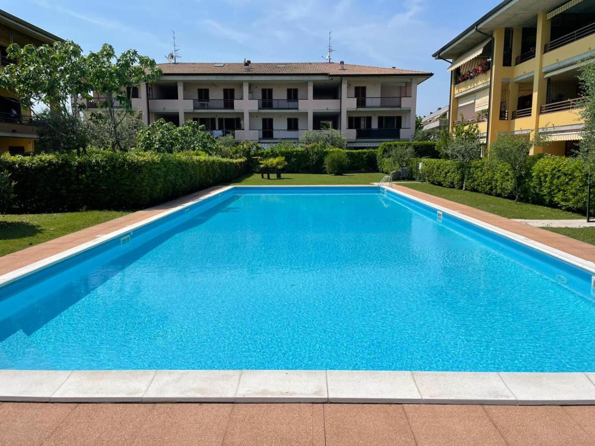 Gardappartamenti Tito Speri Pool And Garden Sirmione Eksteriør bilde