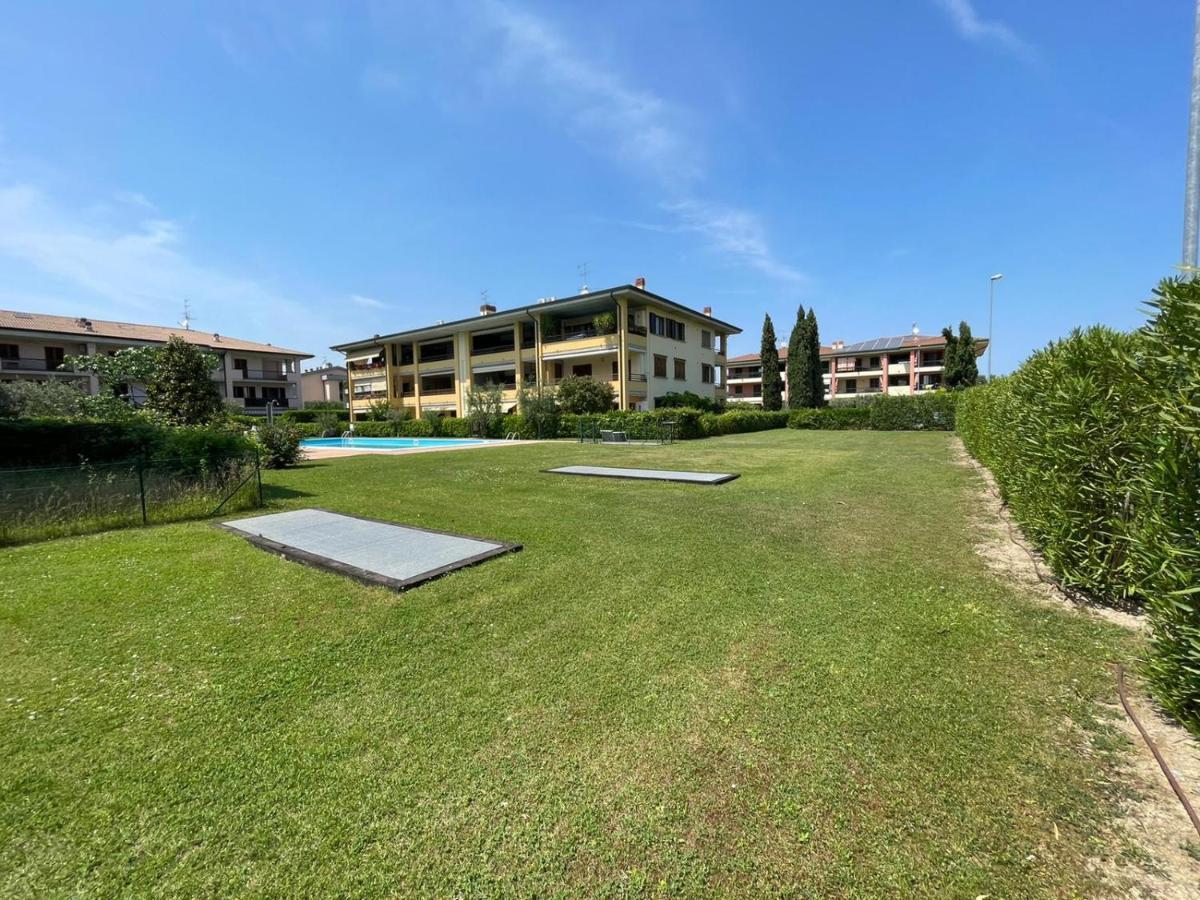 Gardappartamenti Tito Speri Pool And Garden Sirmione Eksteriør bilde